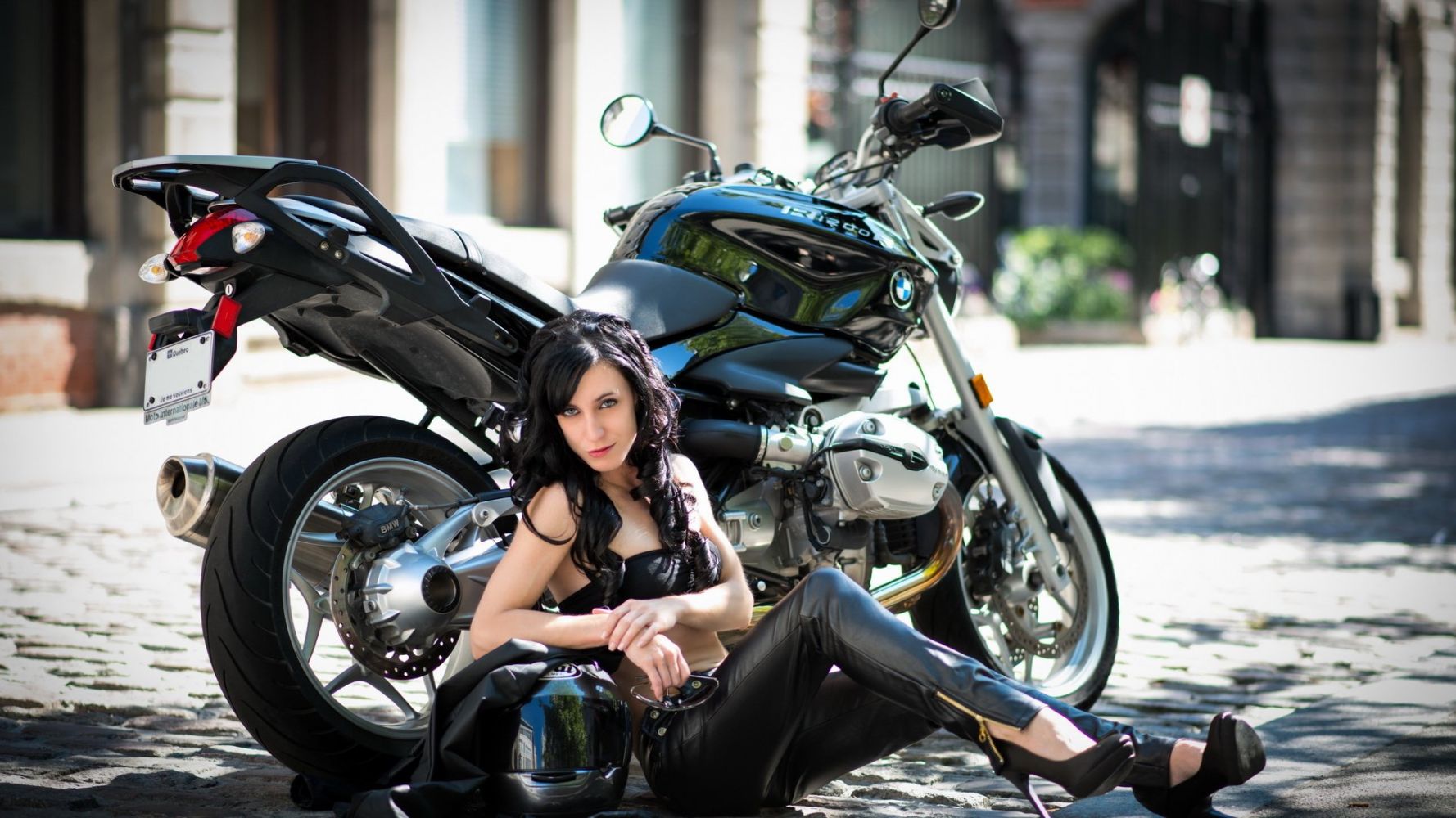 European women on bikes in Sakai