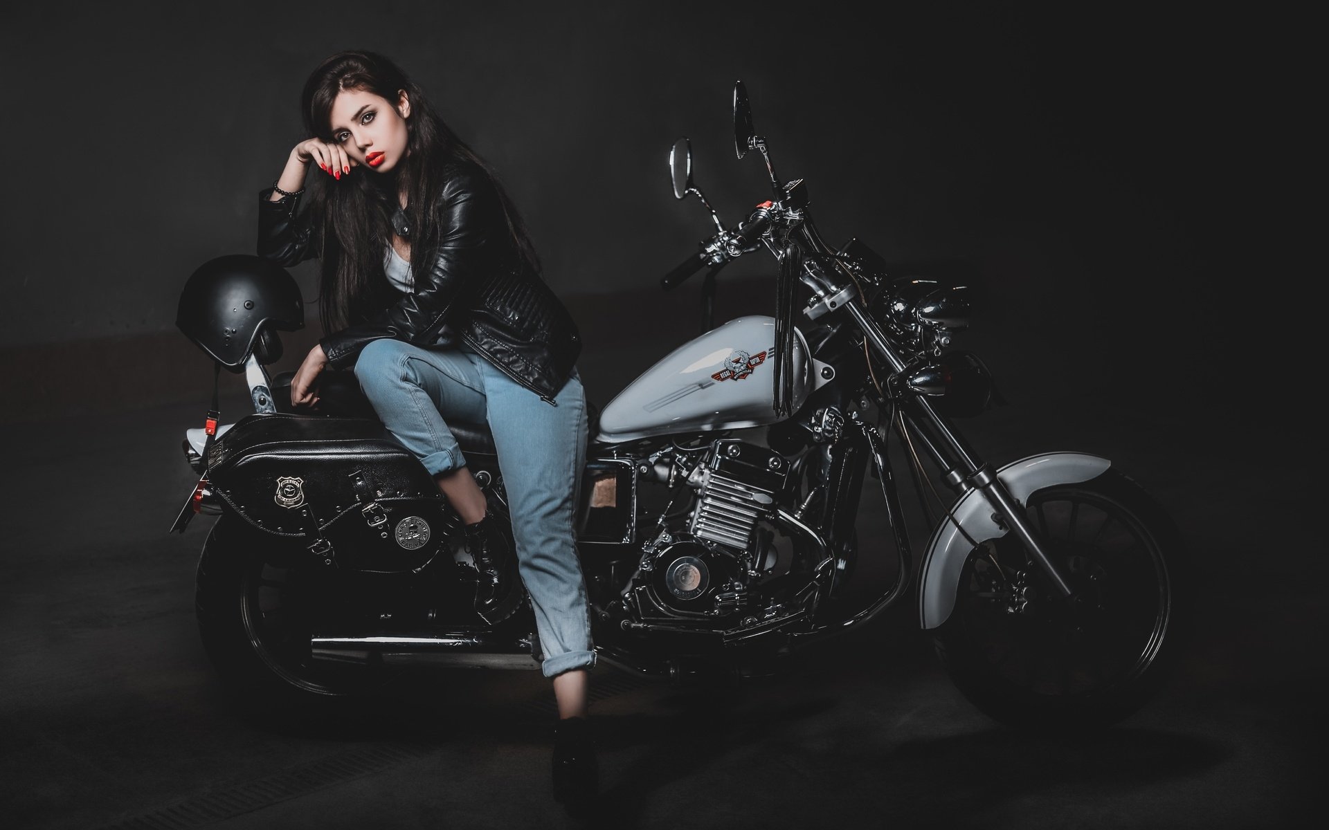 Biker girls: style and drive in Sakai