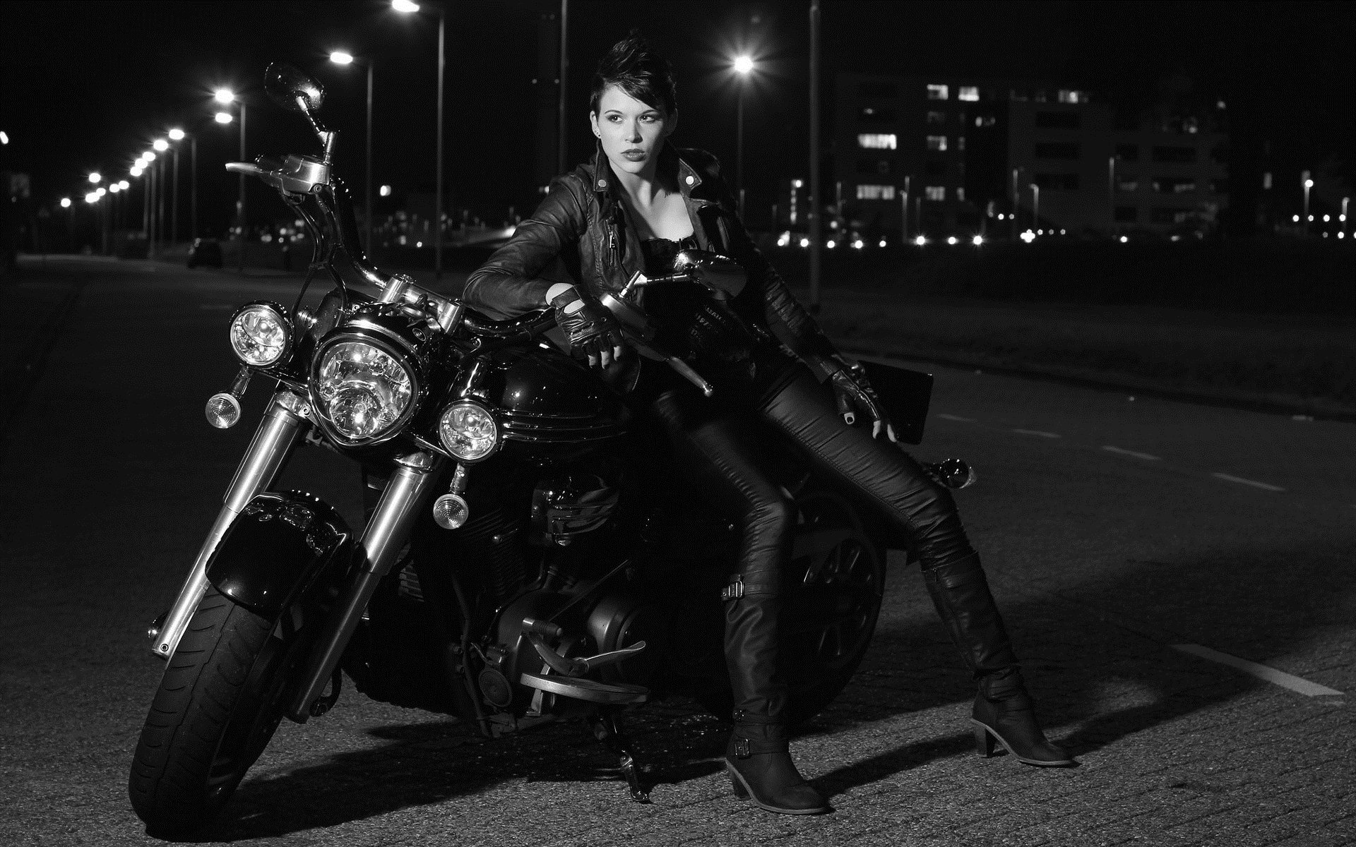 Photo Beautiful girls and motorcycles in Sakai