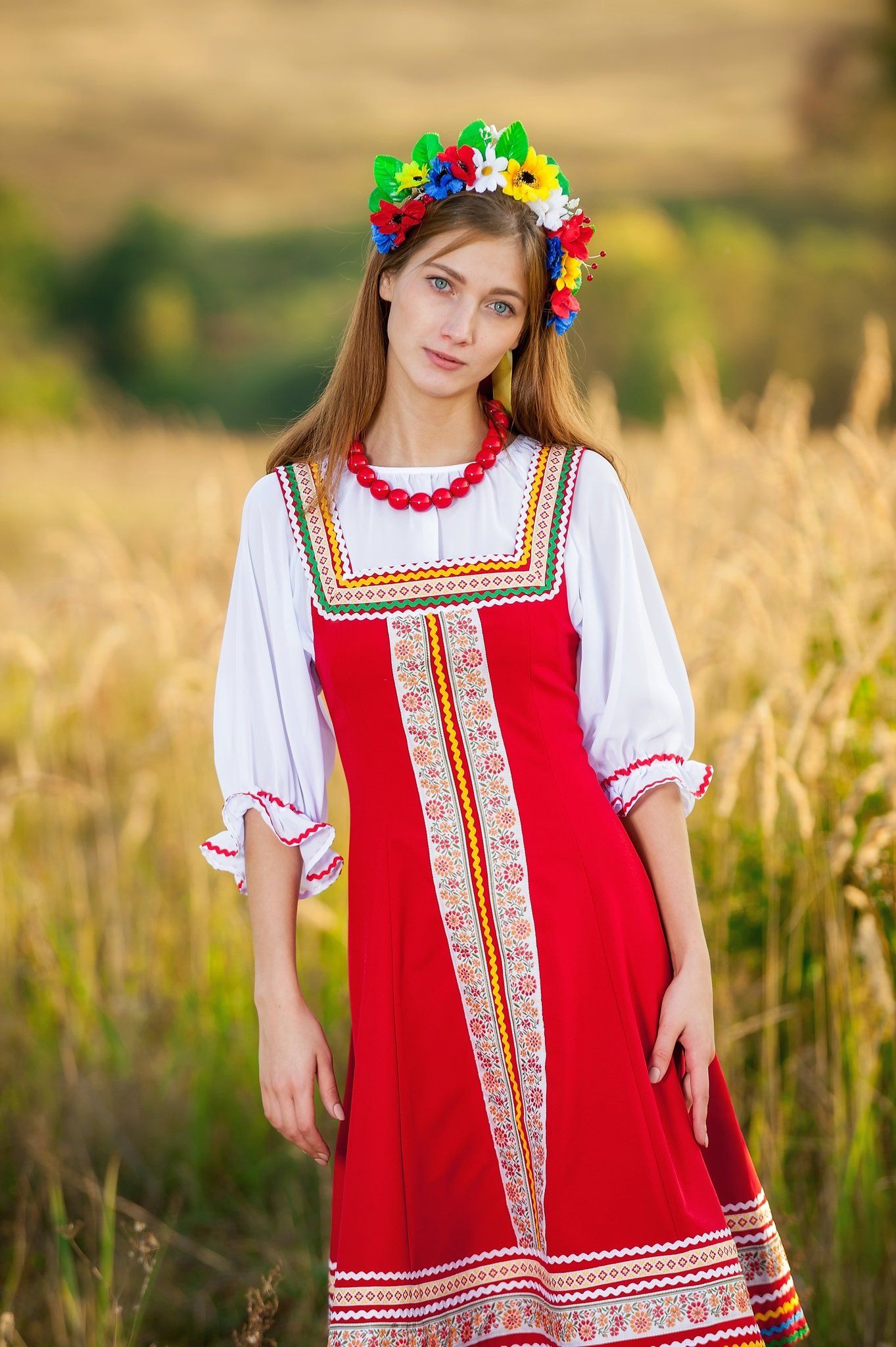 Women in Slavic costumes in Sakai