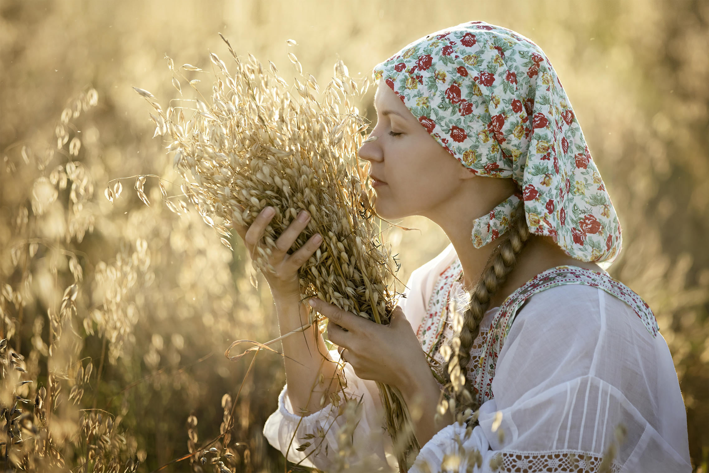 Photo Women in Slavic costumes in Sakai