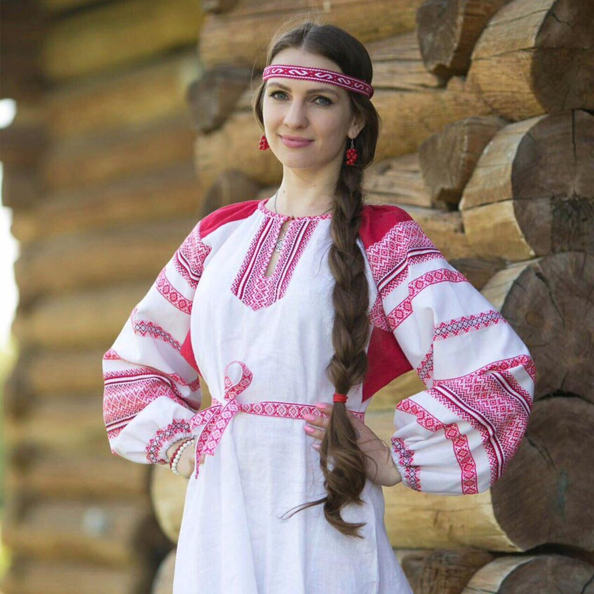 Girls in Slavic costumes in Sakai