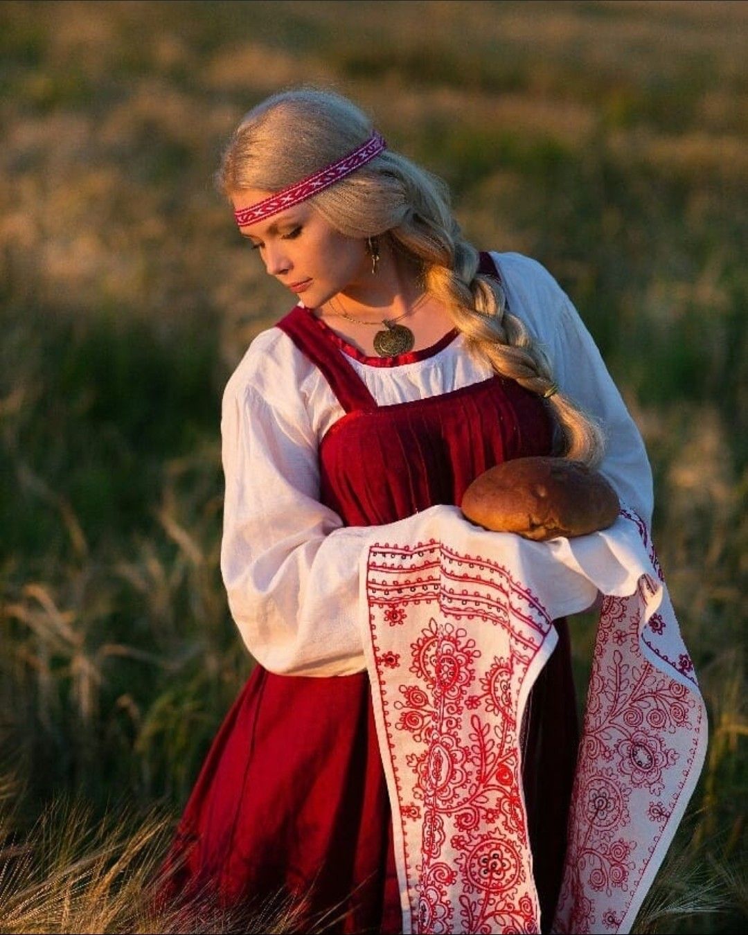 Girls in Slavic costumes in Sakai
