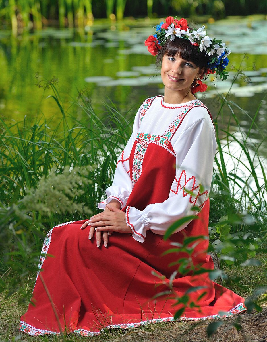 Beautiful girl Girls in Slavic costumes in Sakai