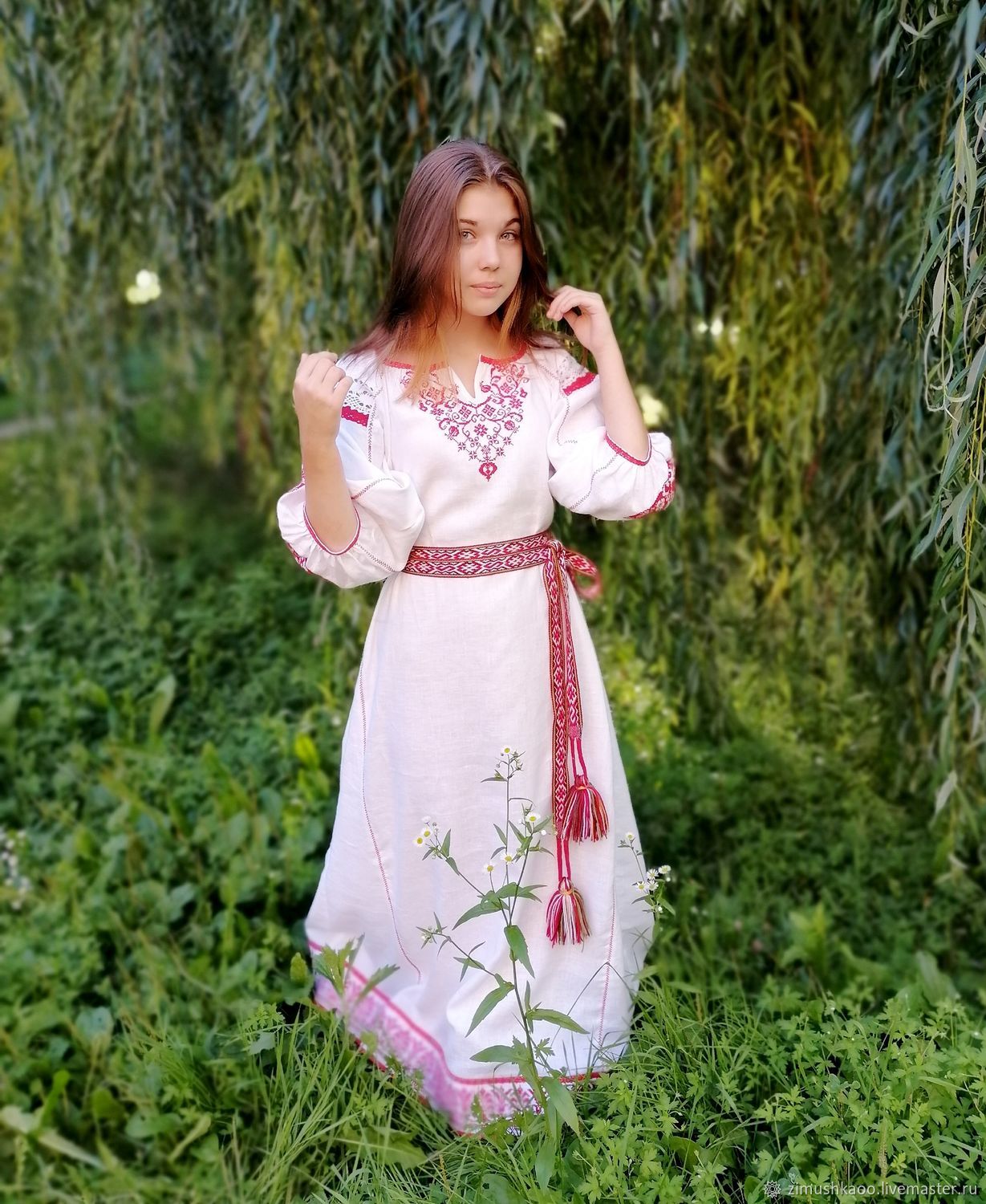 Girl Girls in Slavic costumes in Sakai