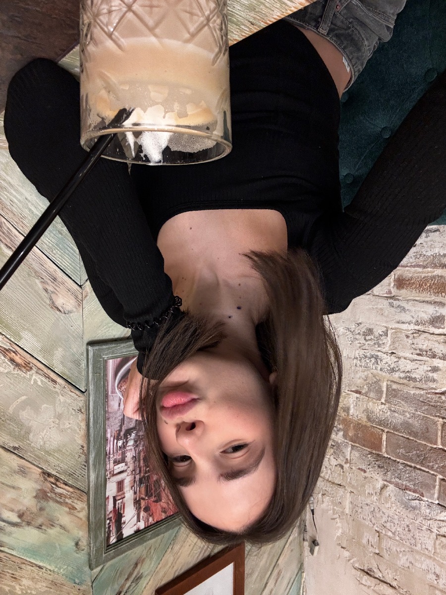 Fresh photos, fresh mood — Tina online in Sakai